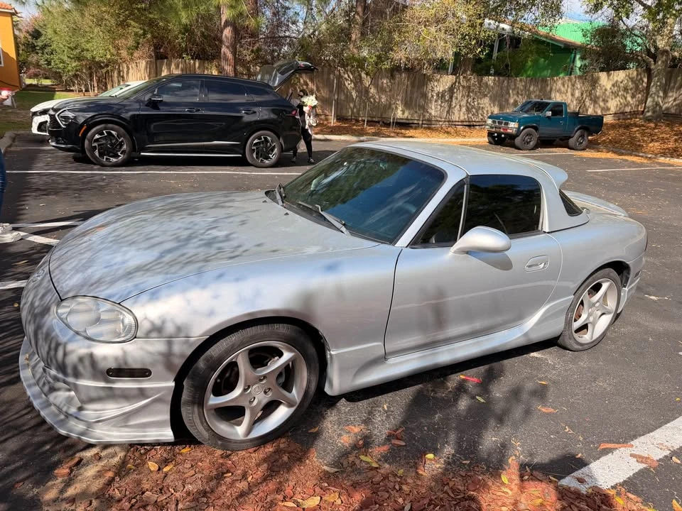 2001 Mazda NB MX-5 Miata - Image 2 of 3