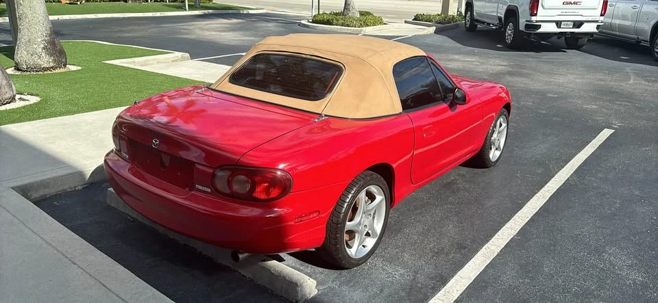 2001 Mazda NB MX-5 Miata - Image 11 of 12