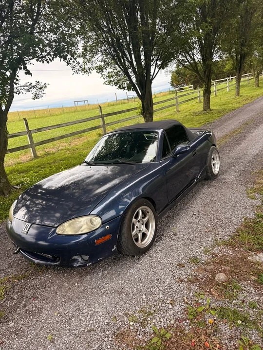 2001 Mazda NB MX-5 Miata - Image 2 of 12
