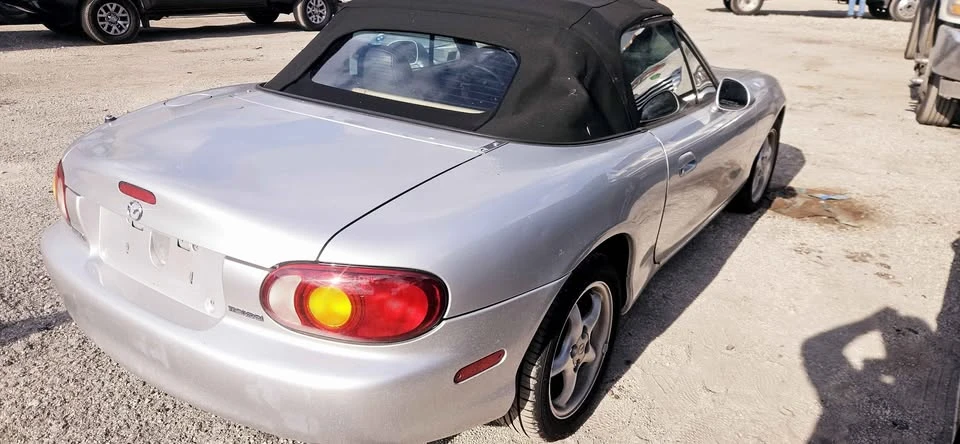 2001 Mazda NB MX-5 Miata - Image 3 of 9