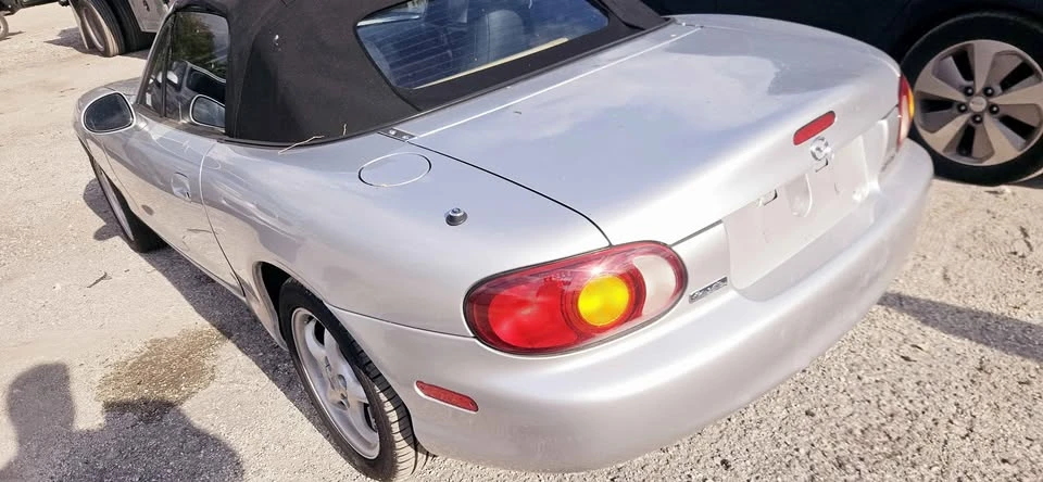 2001 Mazda NB MX-5 Miata - Image 4 of 9