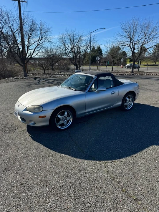 2001 Mazda NB MX-5 Miata - Image 2 of 9