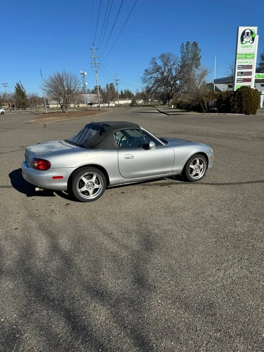 2001 Mazda NB MX-5 Miata - Image 3 of 9