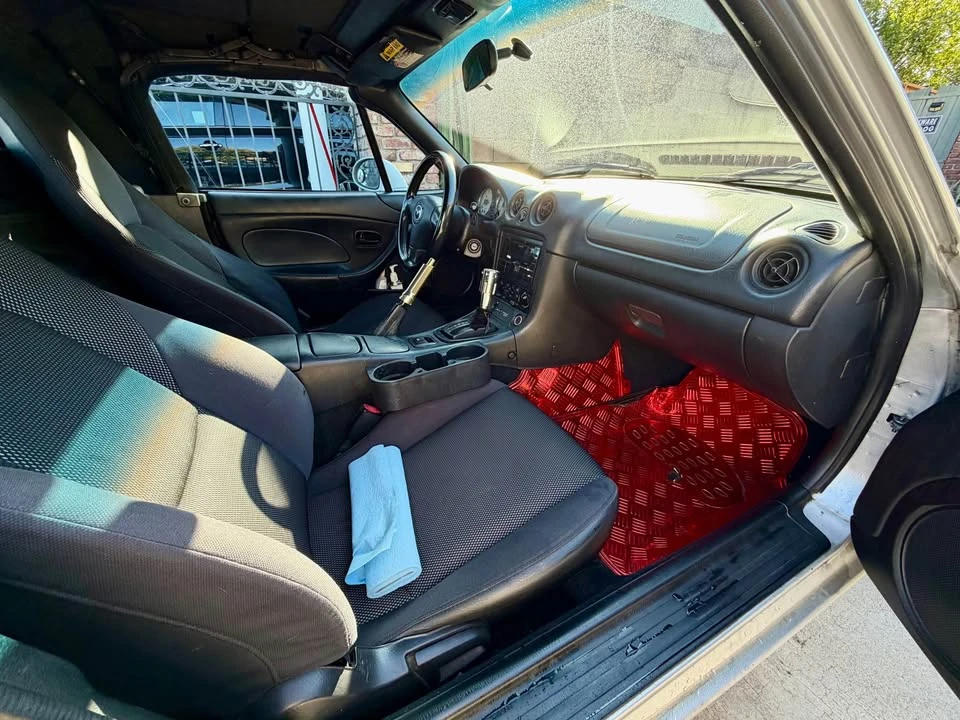 2001 Mazda NB MX-5 Miata - Image 11 of 12
