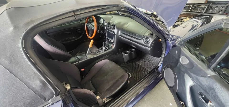 2001 Mazda NB MX-5 Miata - Image 5 of 7