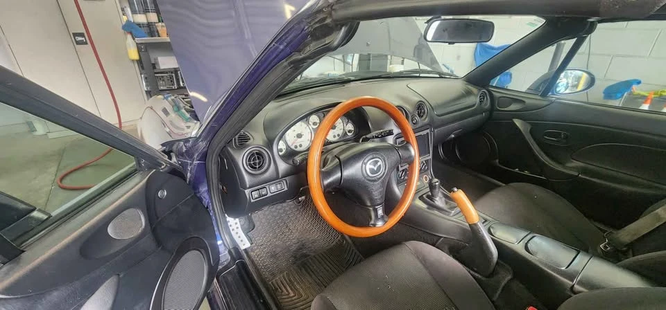 2001 Mazda NB MX-5 Miata - Image 2 of 7