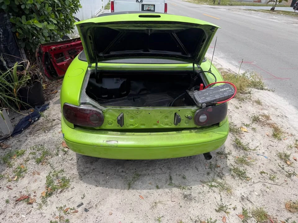 2001 Mazda NB MX-5 Miata - Image 4 of 8
