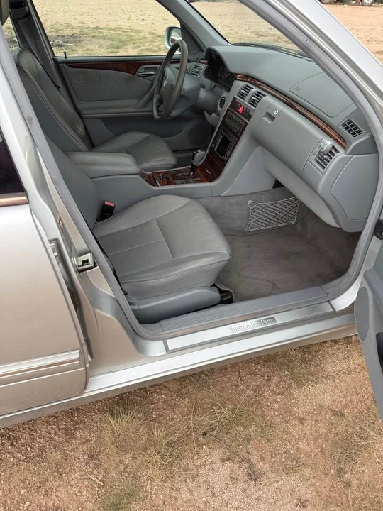 2001 Mercedes-Benz W210 E-Class - Image 5 of 9