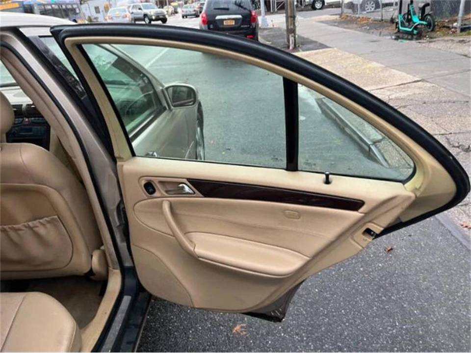 2001 Mercedes-Benz W203 C-Class - Image 11 of 29