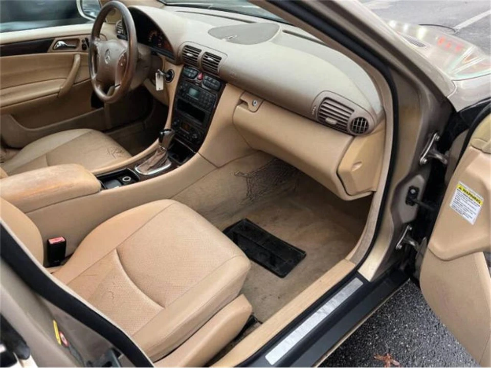 2001 Mercedes-Benz W203 C-Class - Image 12 of 29