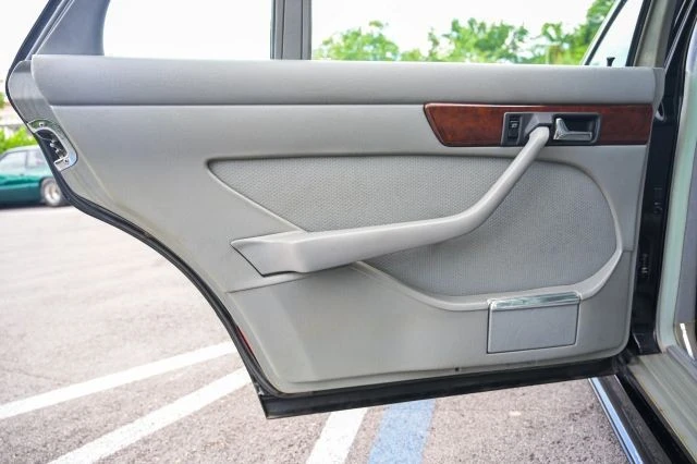 2001 Mercedes-Benz W220 S-Class - Image 13 of 25