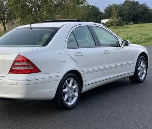 2001 Mercedes-Benz W203 C-Class - Image 2 of 3