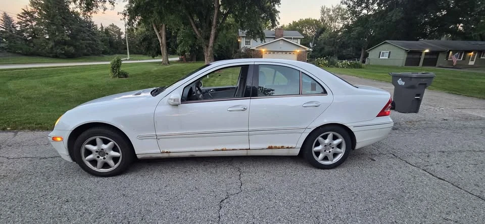 2001 Mercedes-Benz W203 C-Class - Image 2 of 10