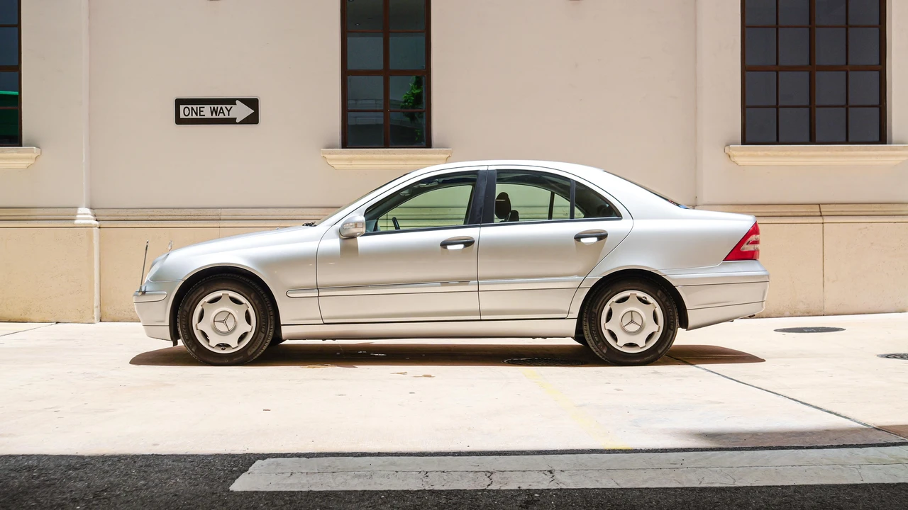 2001 Mercedes-Benz W203 C-Class - Image 8 of 31