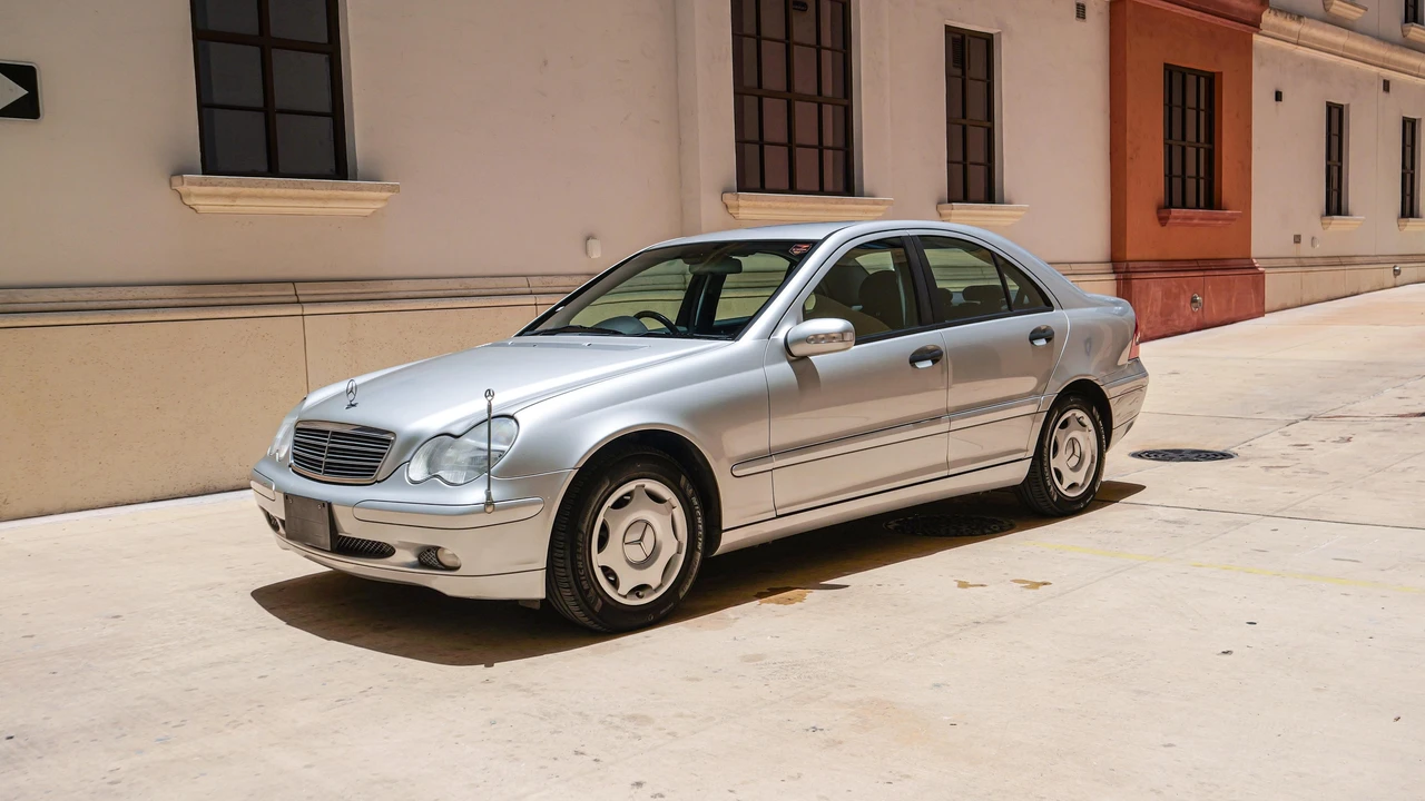 2001 Mercedes-Benz W203 C-Class - Image 7 of 31