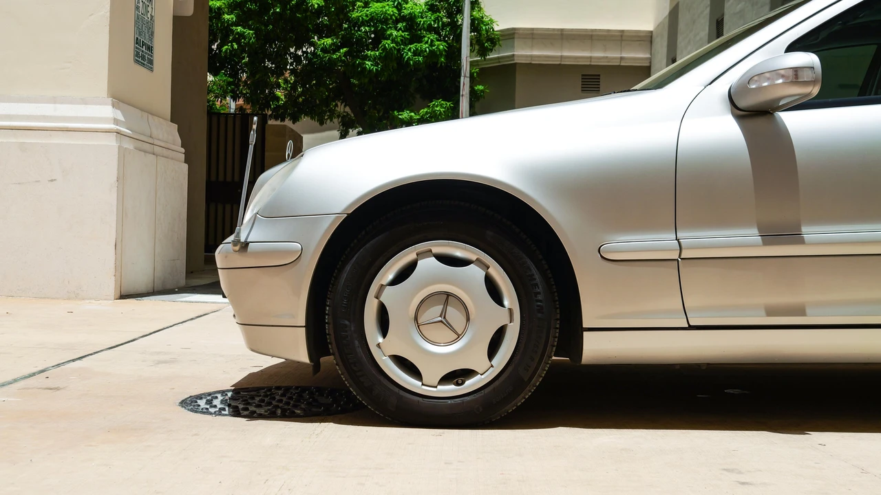 2001 Mercedes-Benz W203 C-Class - Image 30 of 31