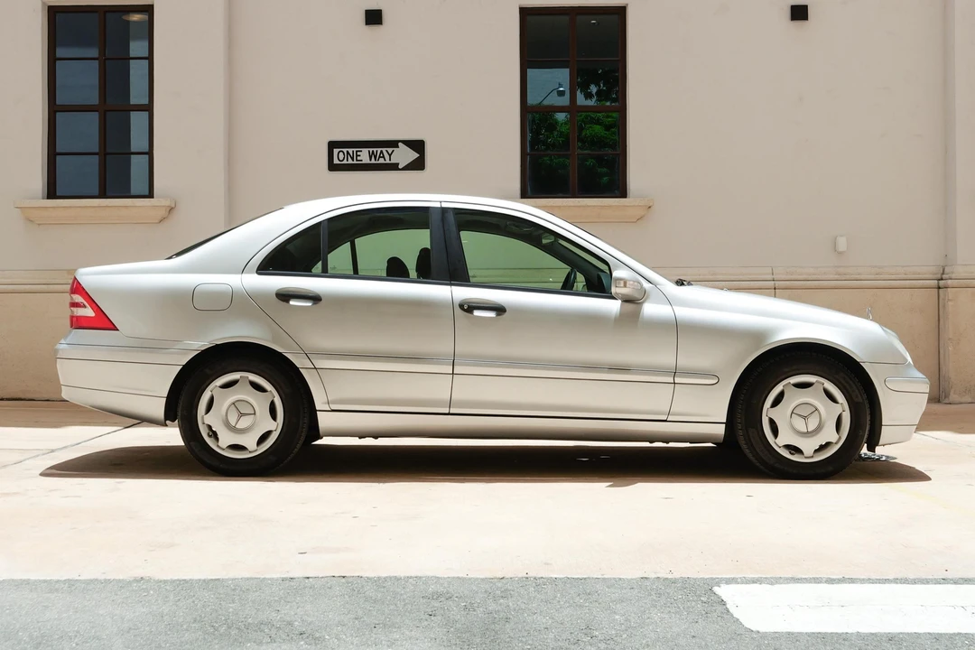 2001 Mercedes-Benz W203 C-Class - Image 3 of 31