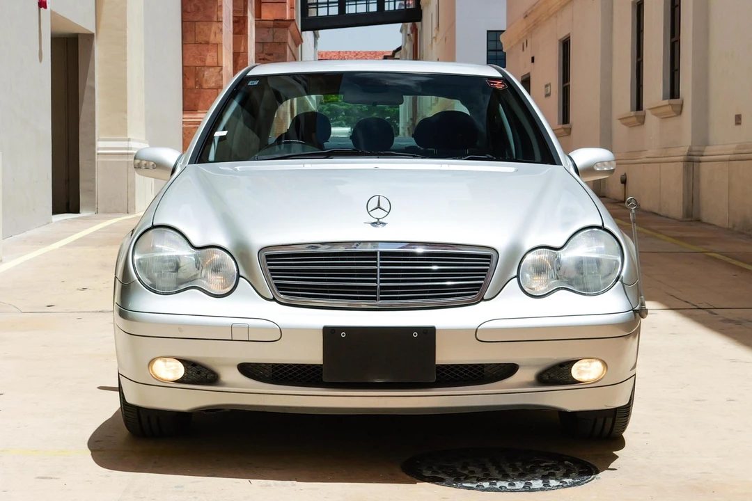 2001 Mercedes-Benz W203 C-Class - Image 2 of 31