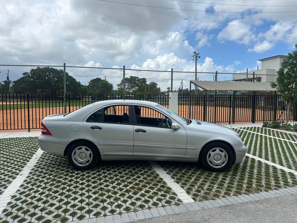 2001 Mercedes-Benz W203 C-Class - Image 10 of 31