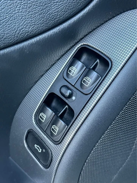 2001 Mercedes-Benz W203 C-Class - Image 3 of 20