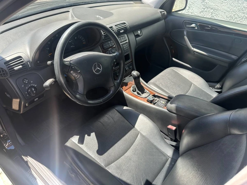 2001 Mercedes-Benz W203 C-Class - Image 6 of 9