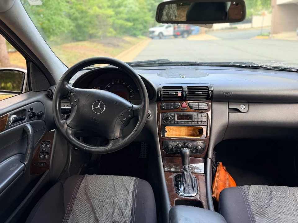 2001 Mercedes-Benz W203 C-Class - Image 9 of 15