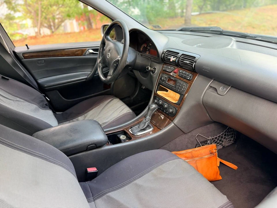2001 Mercedes-Benz W203 C-Class - Image 10 of 15