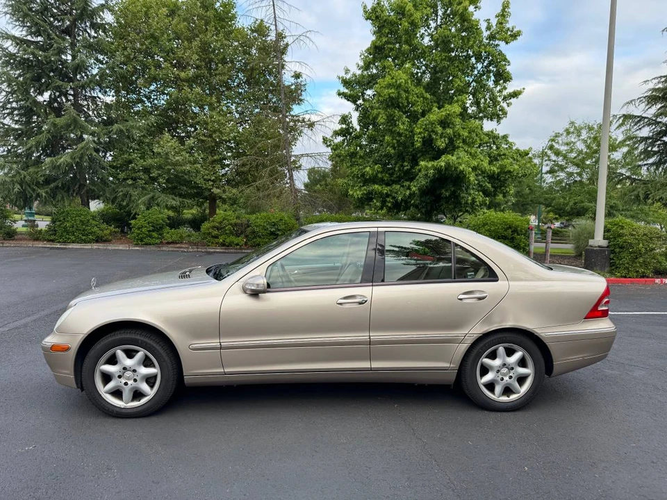2001 Mercedes-Benz W203 C-Class - Image 2 of 19