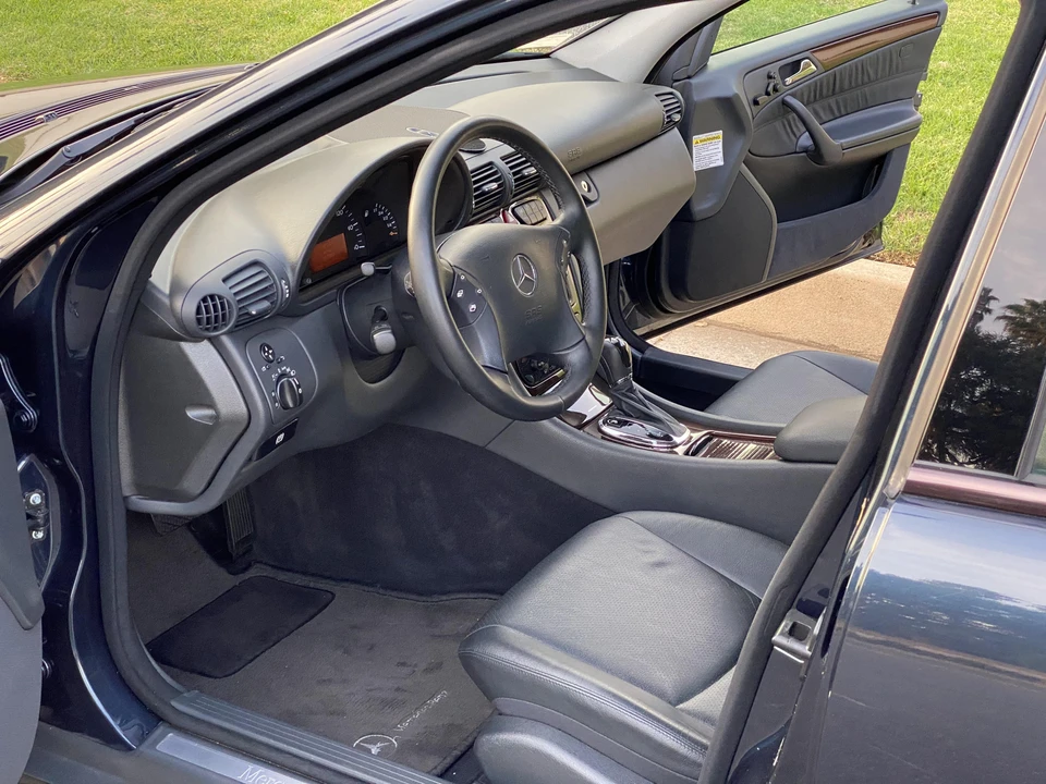 2001 Mercedes-Benz W203 C-Class - Image 13 of 31
