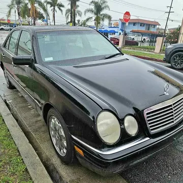 2001 Mercedes-Benz E-Class E 300 4MATIC Sedan 4D