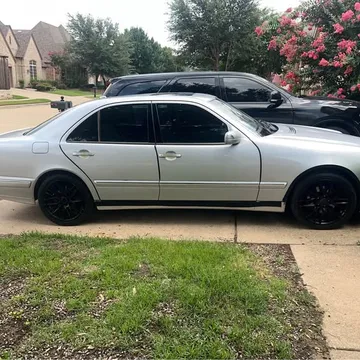2001 Mercedes-Benz E 300 Sedan 4D