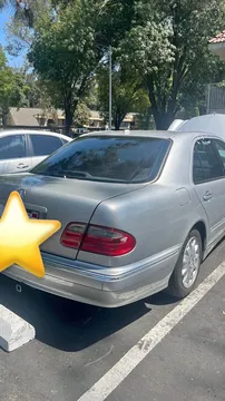 2001 Mercedes-Benz E320