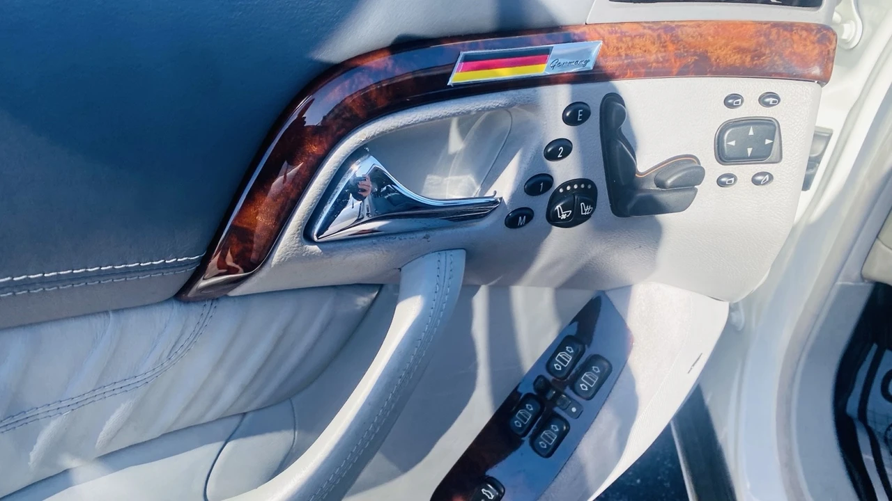 2001 Mercedes-Benz W220 S-Class - Image 14 of 21