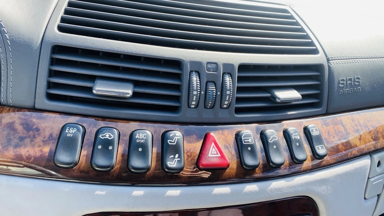 2001 Mercedes-Benz W220 S-Class - Image 15 of 21