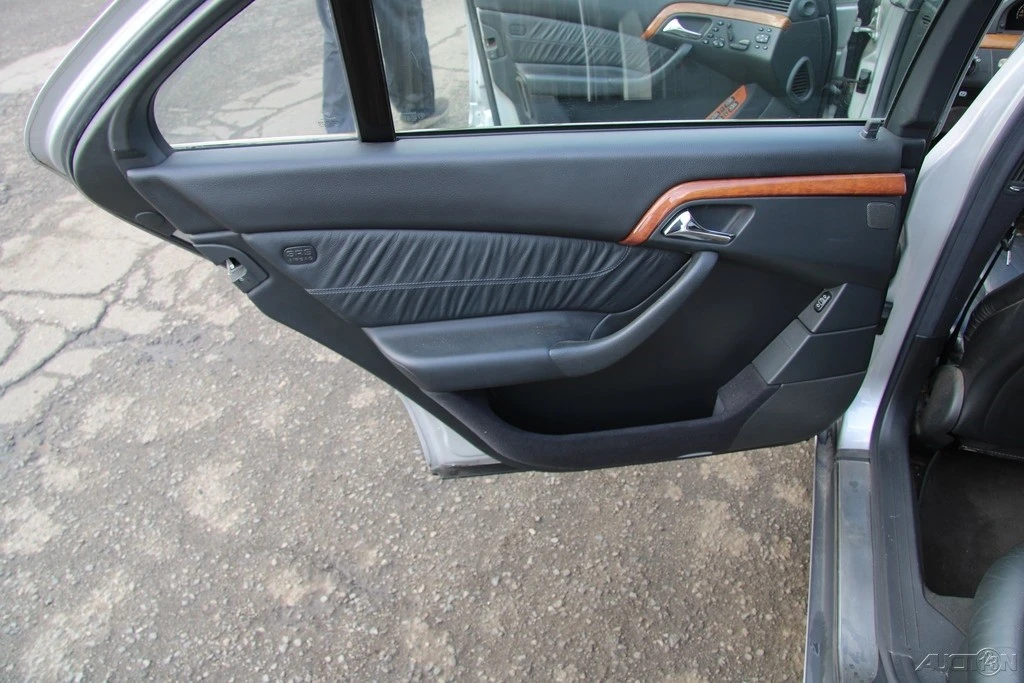 2001 Mercedes-Benz W220 S-Class - Image 18 of 21
