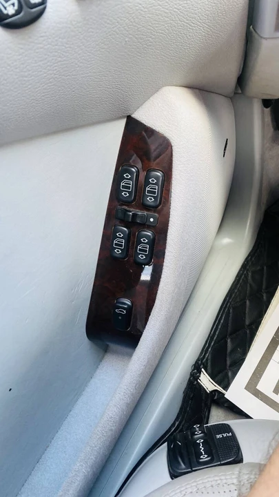 2001 Mercedes-Benz W220 S-Class - Image 13 of 21