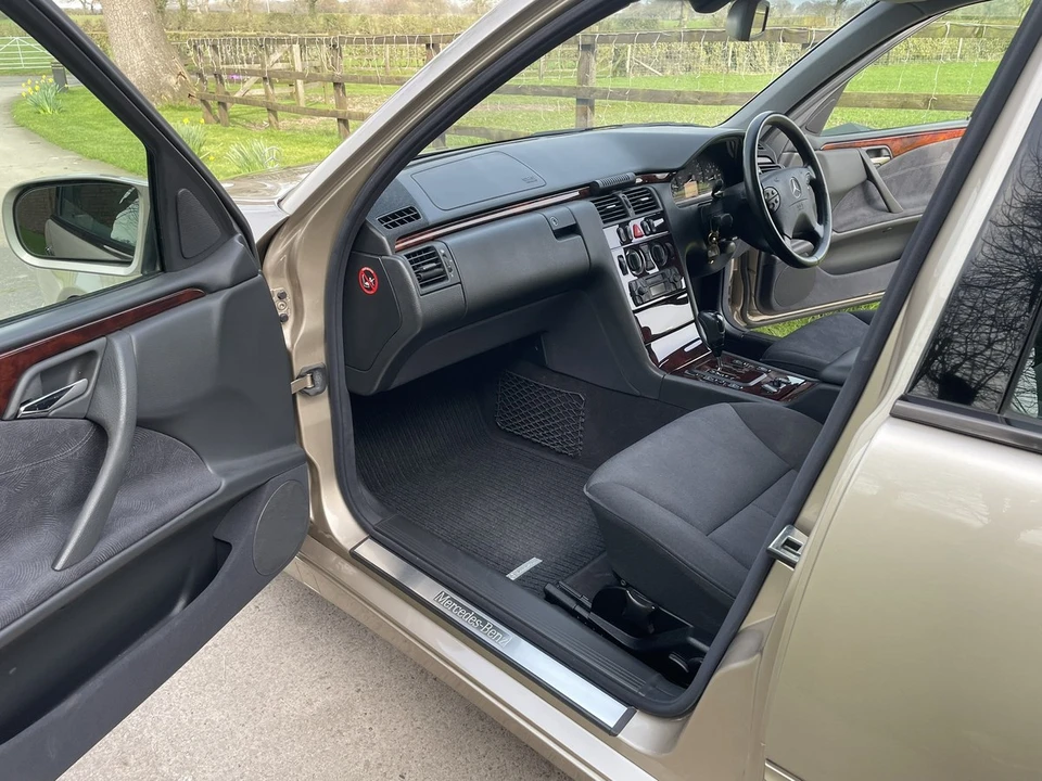 2001 Mercedes-Benz W210 E-Class - Image 2 of 30