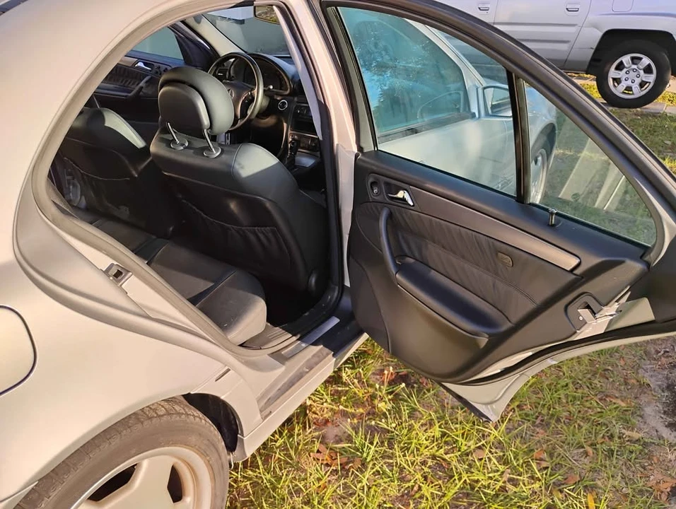 2001 Mercedes-Benz W203 C-Class - Image 8 of 10