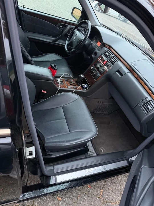 2001 Mercedes-Benz W210 E-Class - Image 4 of 10