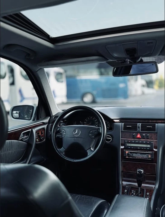 2001 Mercedes-Benz W210 E-Class - Image 4 of 9