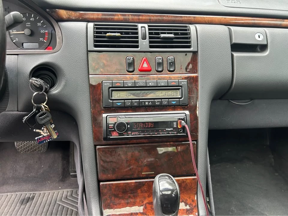 2001 Mercedes-Benz W210 E-Class - Image 8 of 17