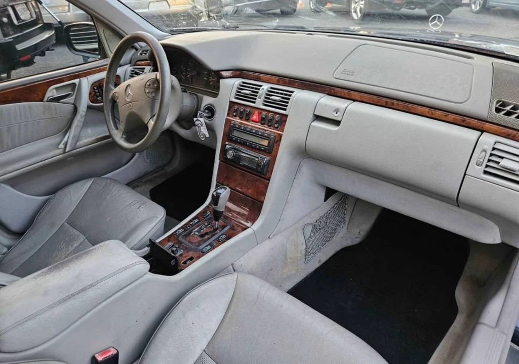 2001 Mercedes-Benz E-Class - Image 4 of 6