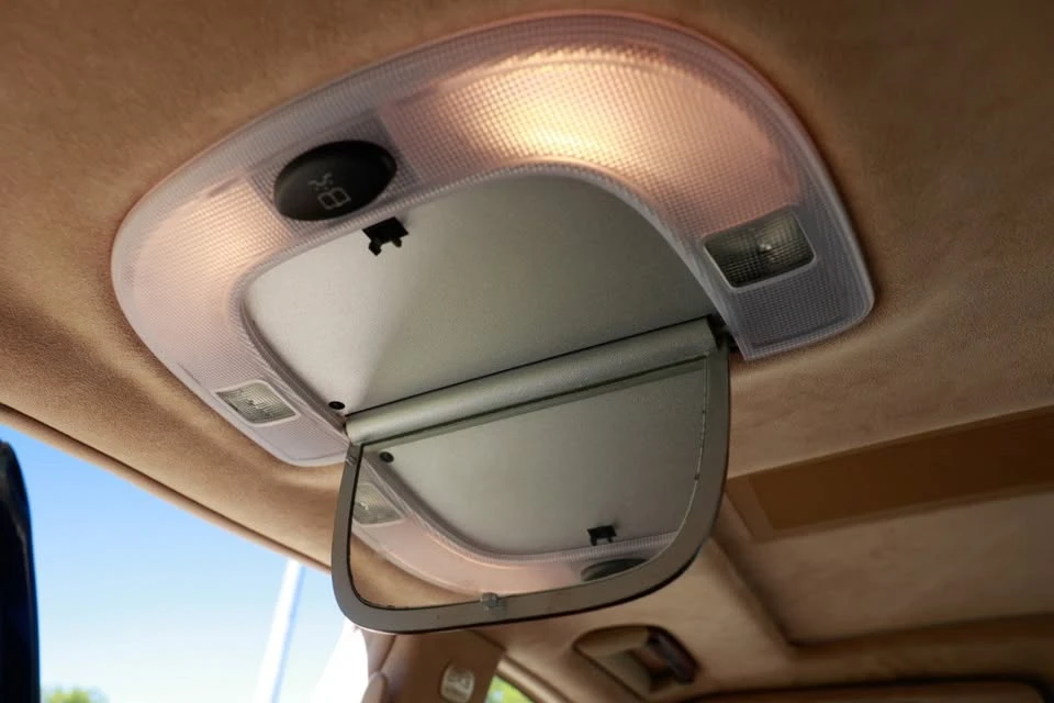 2001 Mercedes-Benz W220 S-Class - Image 17 of 18