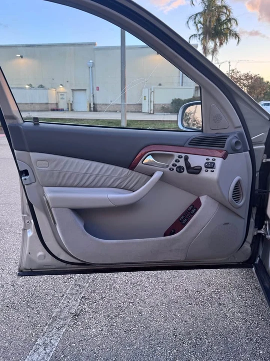 2001 Mercedes-Benz W220 S-Class - Image 11 of 16
