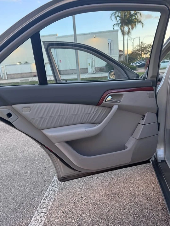 2001 Mercedes-Benz W220 S-Class - Image 10 of 16