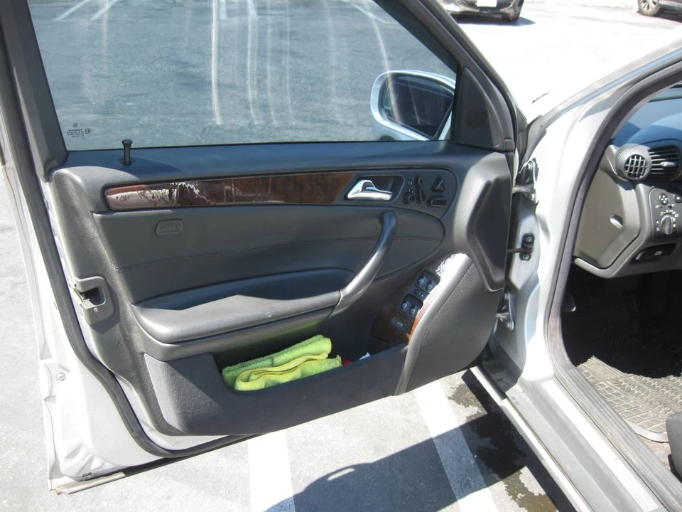2001 Mercedes-Benz W203 C-Class - Image 11 of 19