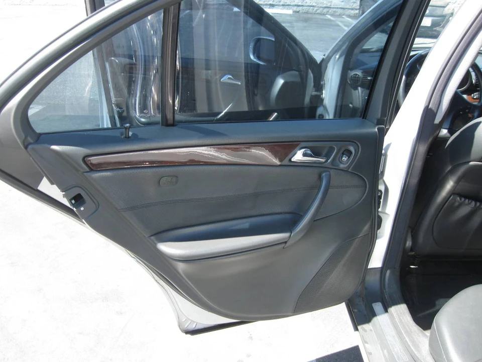 2001 Mercedes-Benz W203 C-Class - Image 13 of 19
