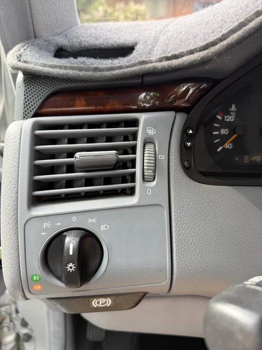 2001 Mercedes-Benz W210 E-Class - Image 11 of 15