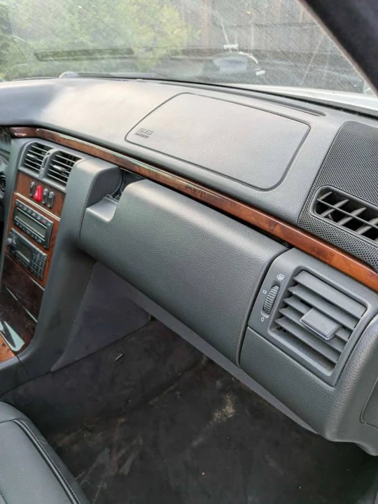 2001 Mercedes-Benz W210 E-Class - Image 11 of 22