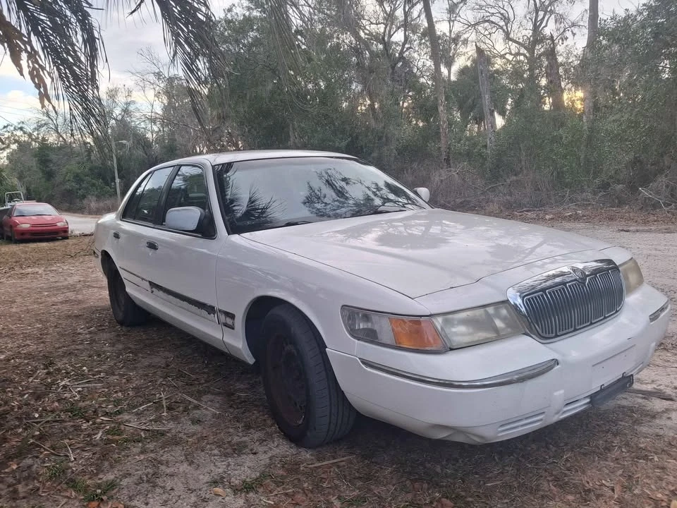 2001 Mercury Grand Marquis - Image 2 of 20